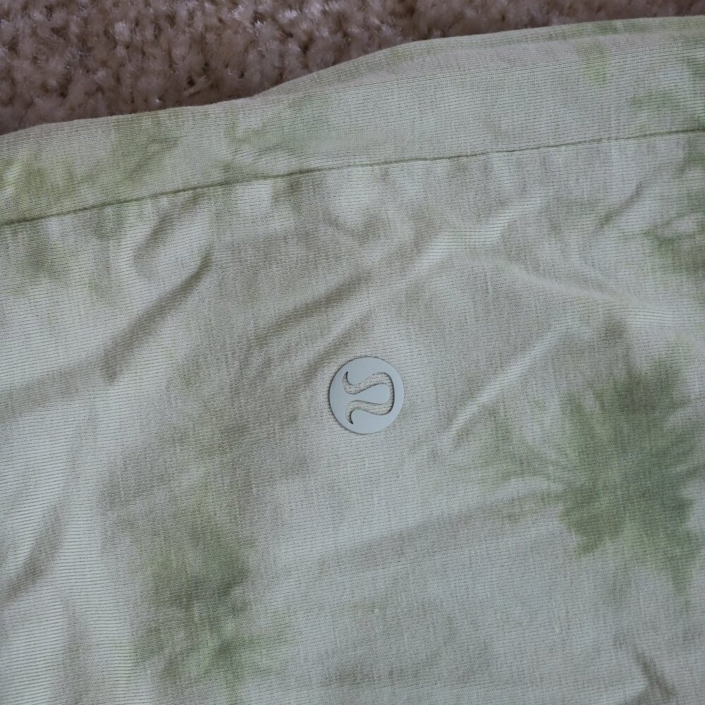 Lululemon Men's T-shirt - Picture 4 of 4